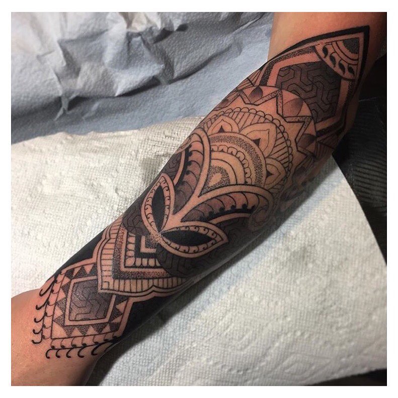 Full Circle Tattoo