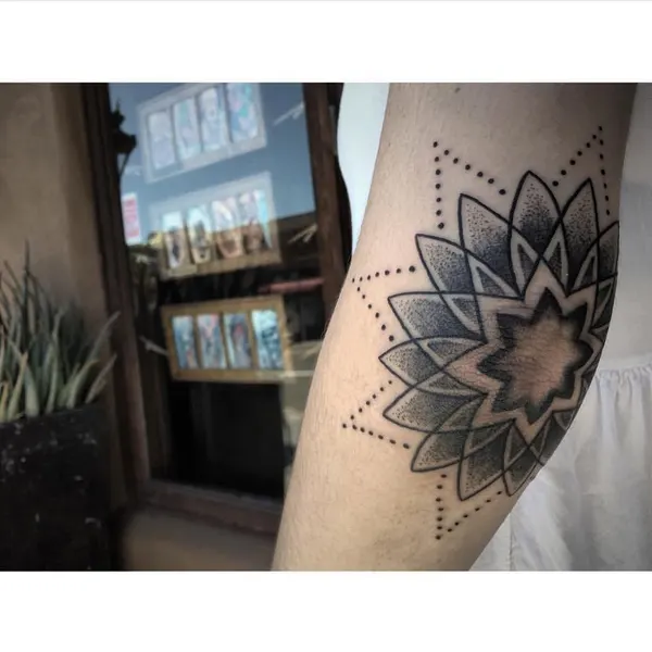 Full Circle Tattoo