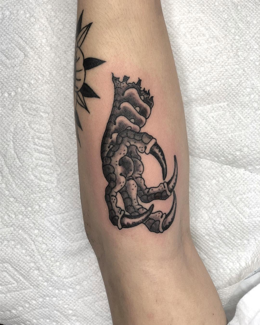 Full Circle Tattoo