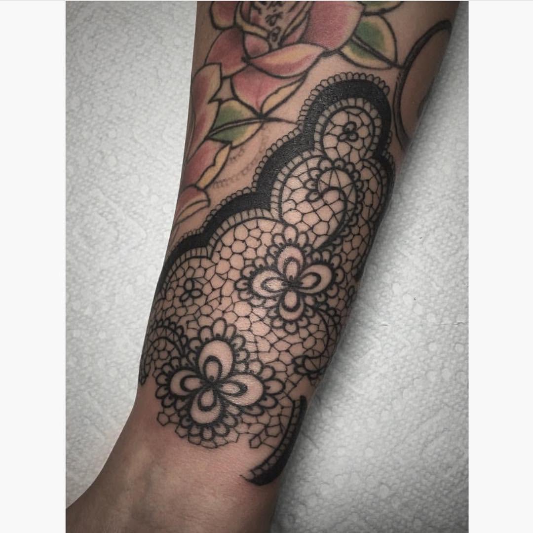 Full Circle Tattoo