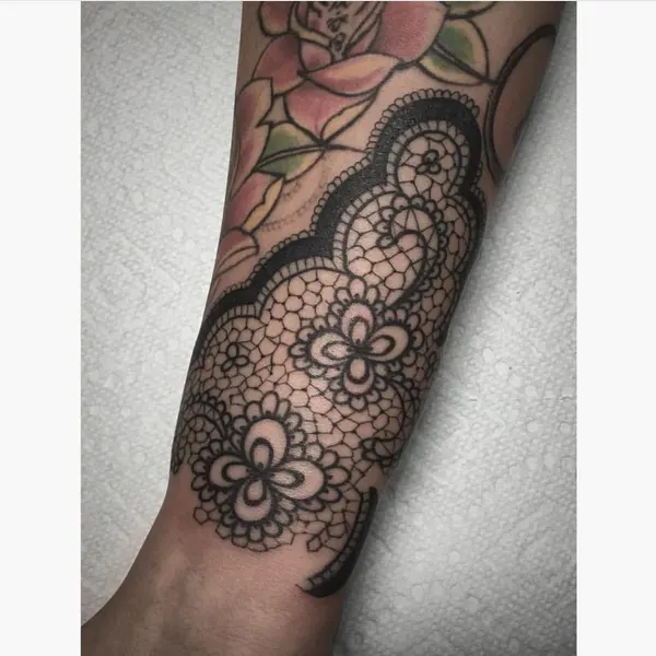 Full Circle Tattoo
