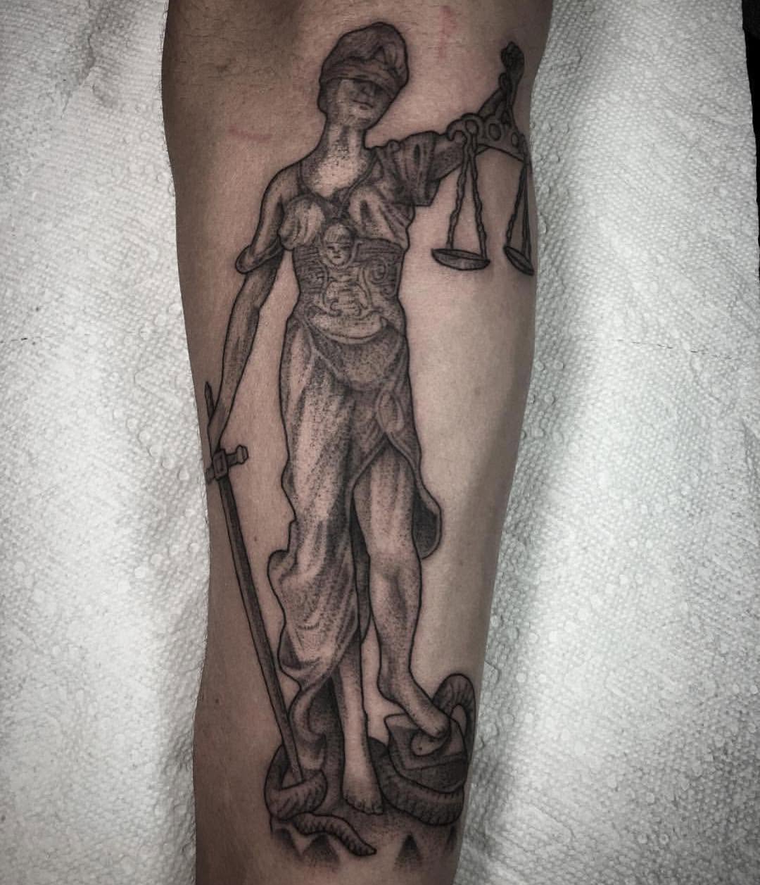 Full Circle Tattoo