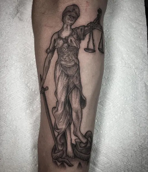 Full Circle Tattoo