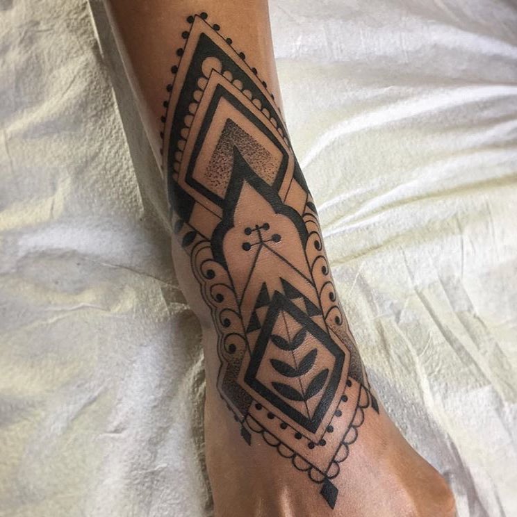 Full Circle Tattoo