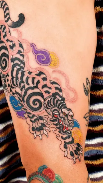 Tiger, Dragon