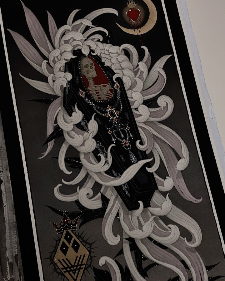 black_casket