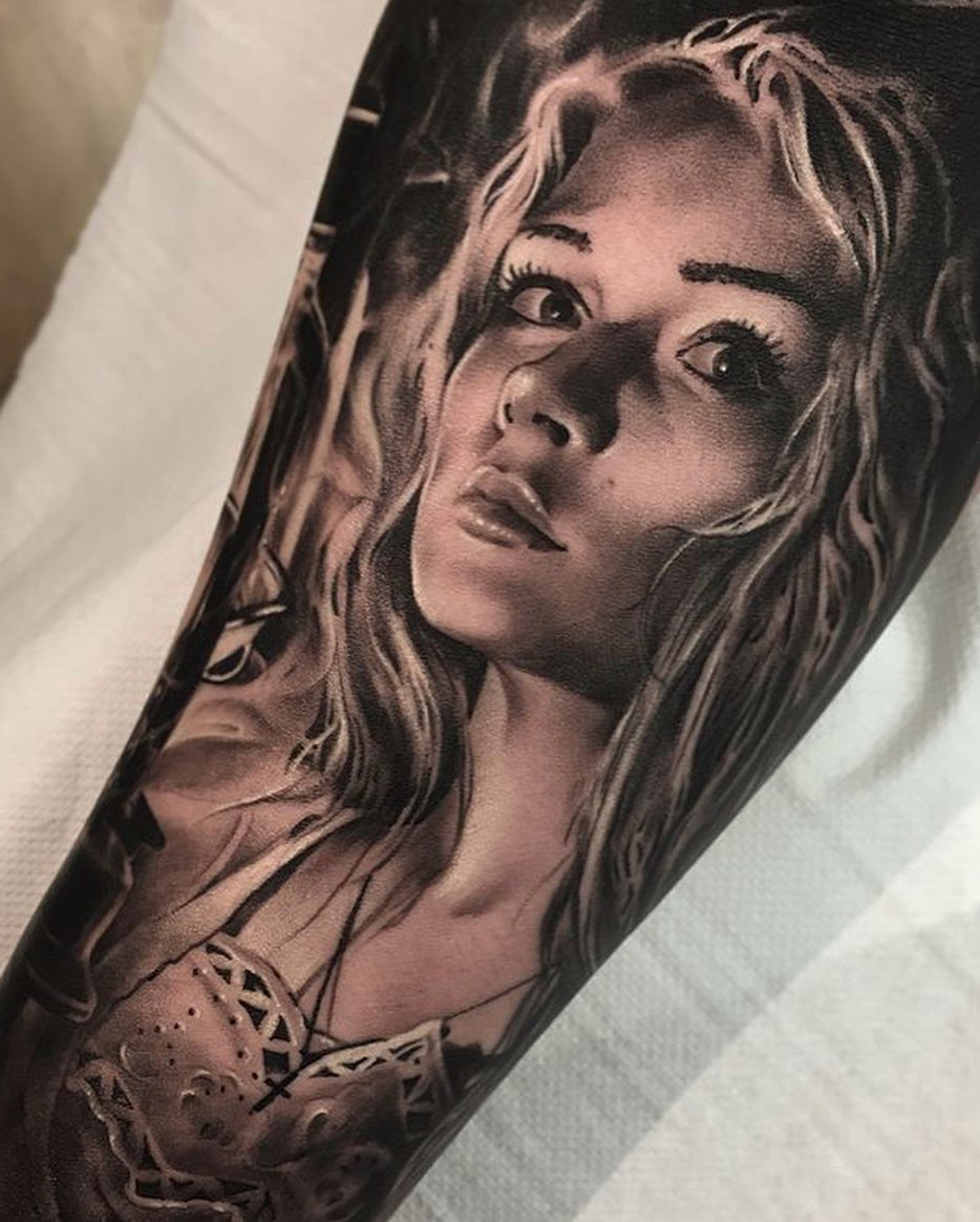Full Circle Tattoo