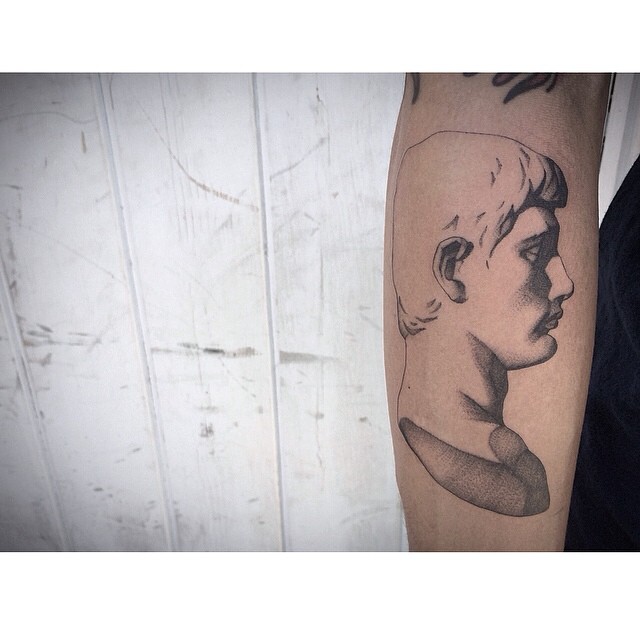 Full Circle Tattoo