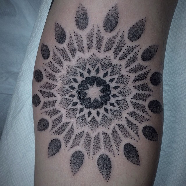 Full Circle Tattoo