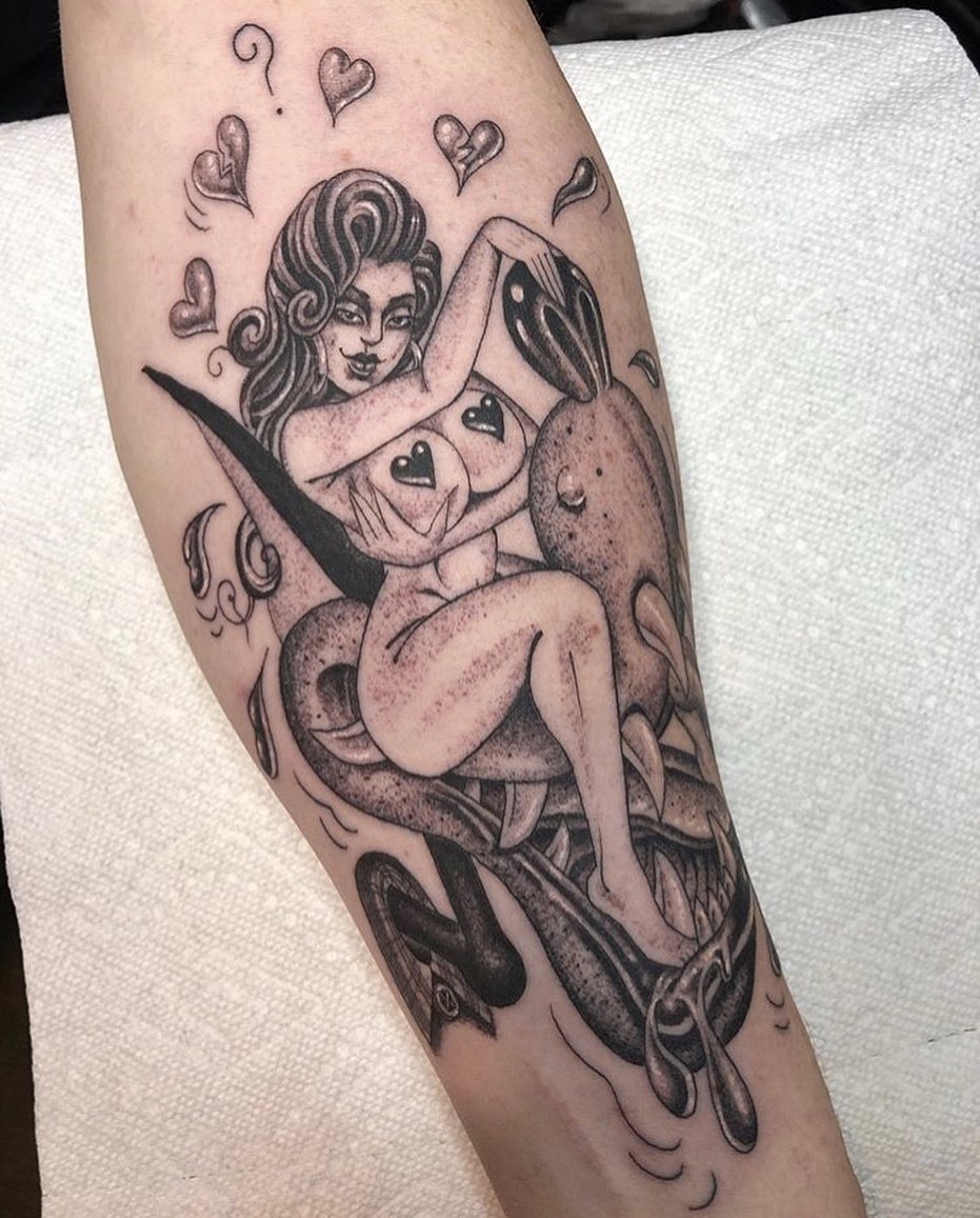 Full Circle Tattoo