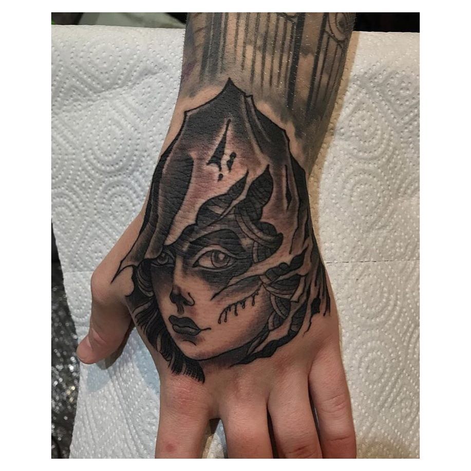 Full Circle Tattoo