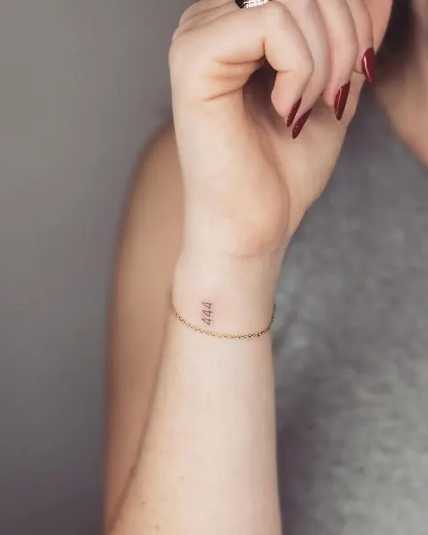 Mini, Lettering
