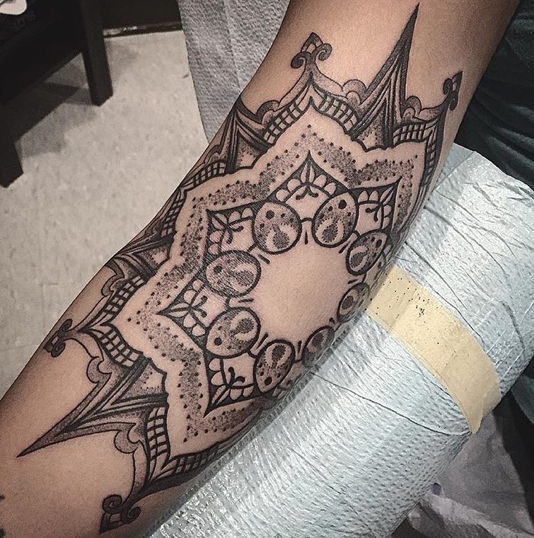 Ink and Dagger Tattoo