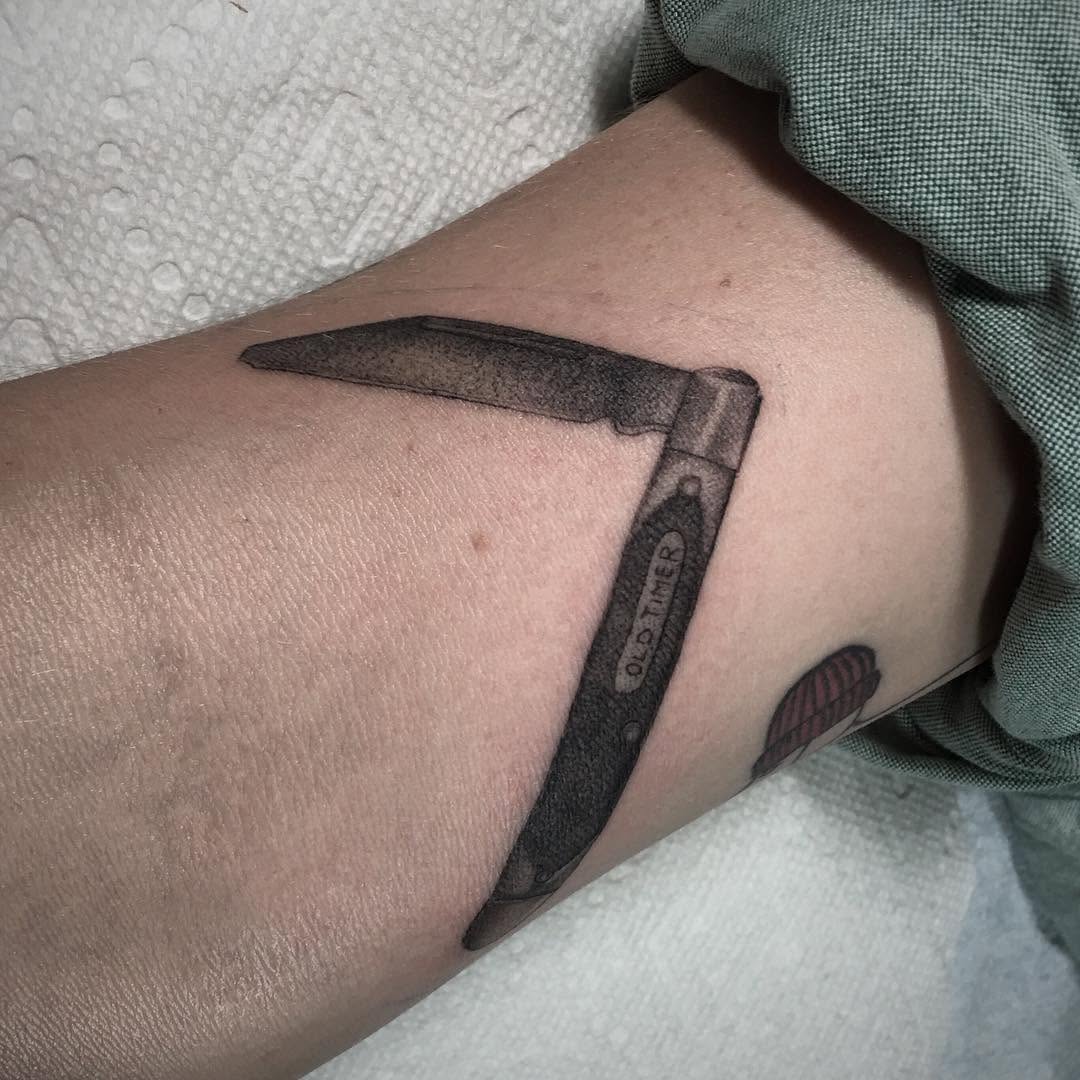 Full Circle Tattoo