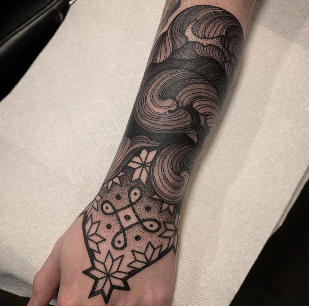 Full Circle Tattoo