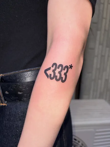 Flower, Lettering
