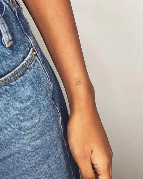 Flower, Lettering