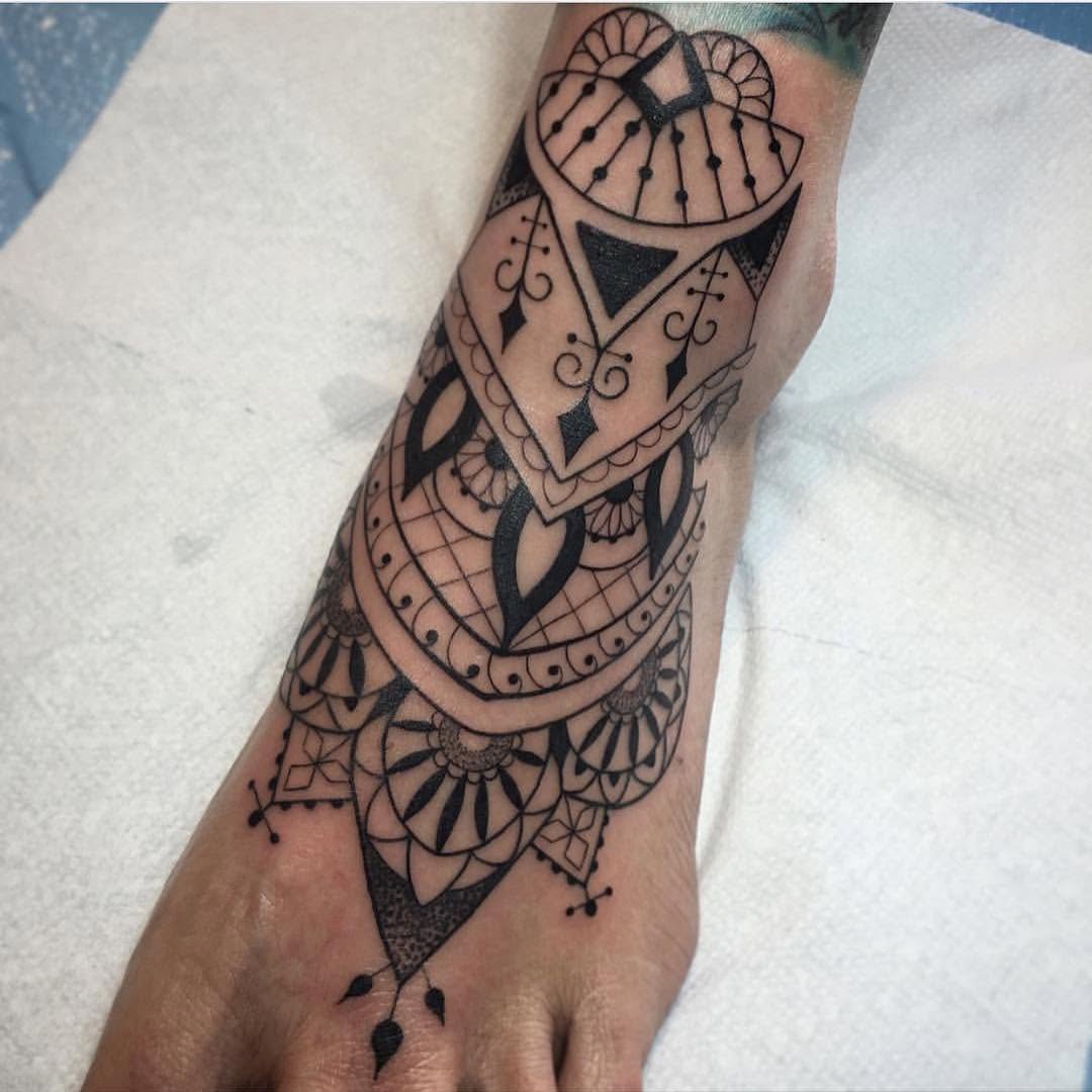 Full Circle Tattoo