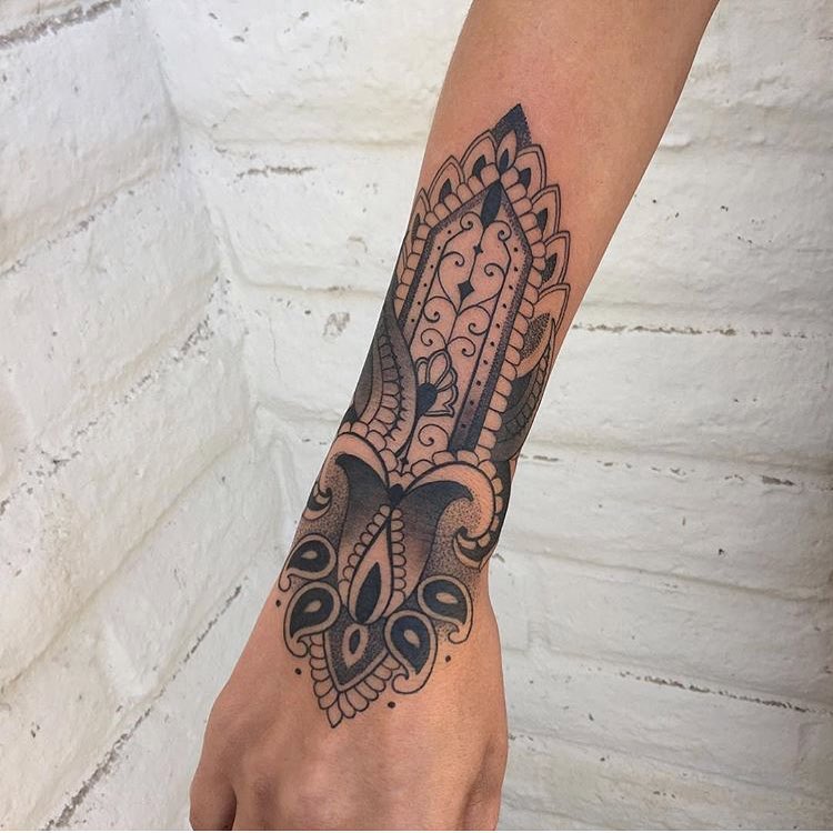 Full Circle Tattoo