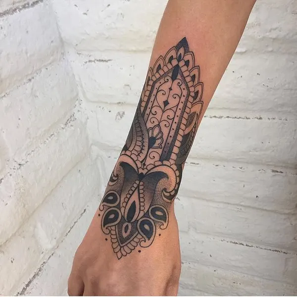 Full Circle Tattoo