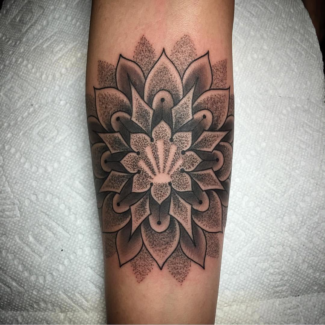 Full Circle Tattoo