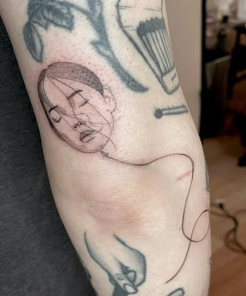 Full Circle Tattoo