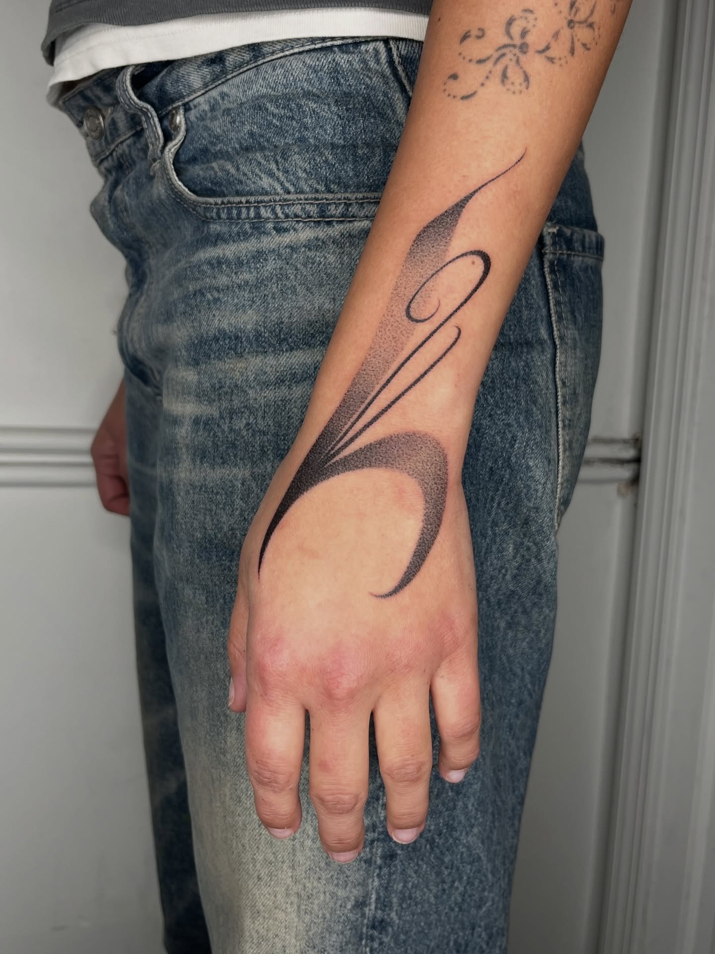 Flower, Lettering