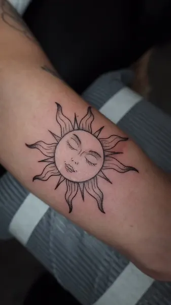 Full Circle Tattoo