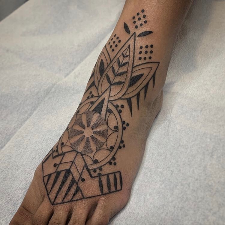 Full Circle Tattoo
