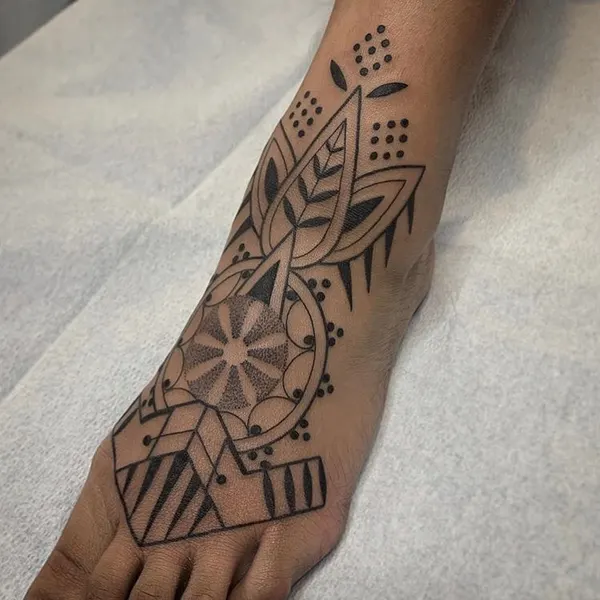 Full Circle Tattoo