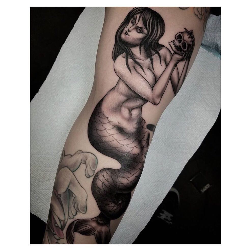 Full Circle Tattoo