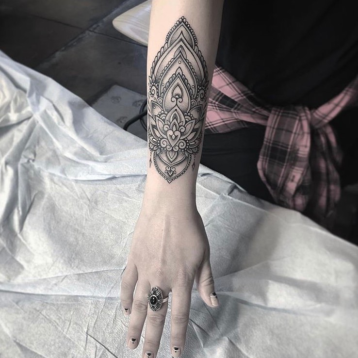 Full Circle Tattoo