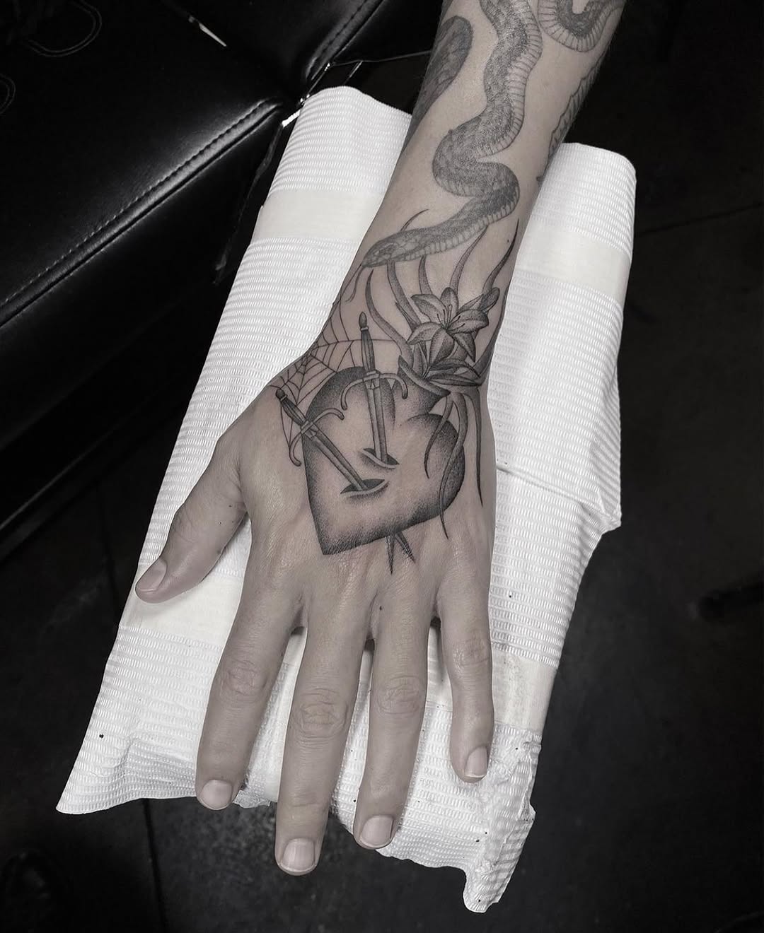Full Circle Tattoo