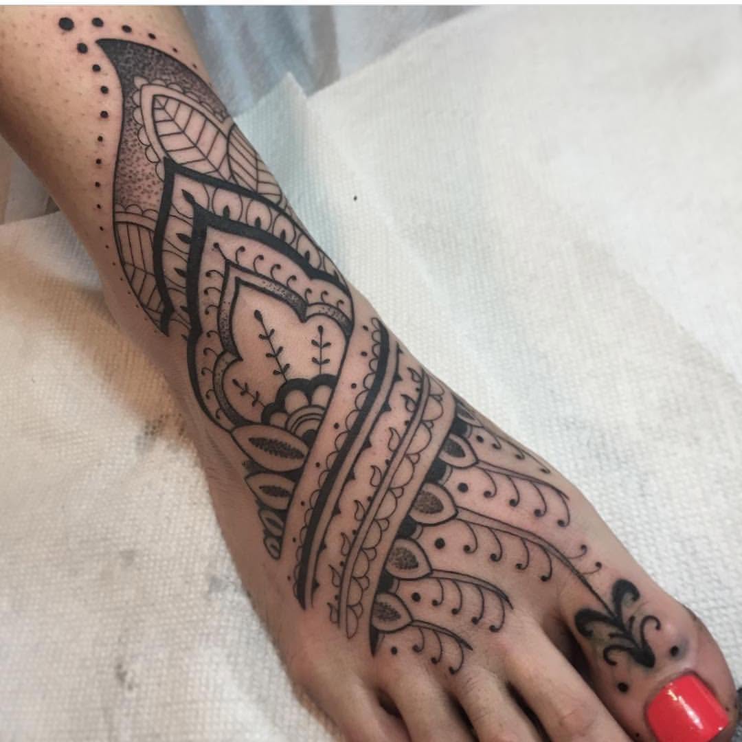 Full Circle Tattoo