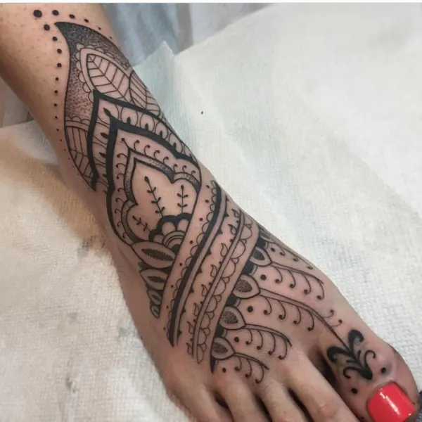 Full Circle Tattoo