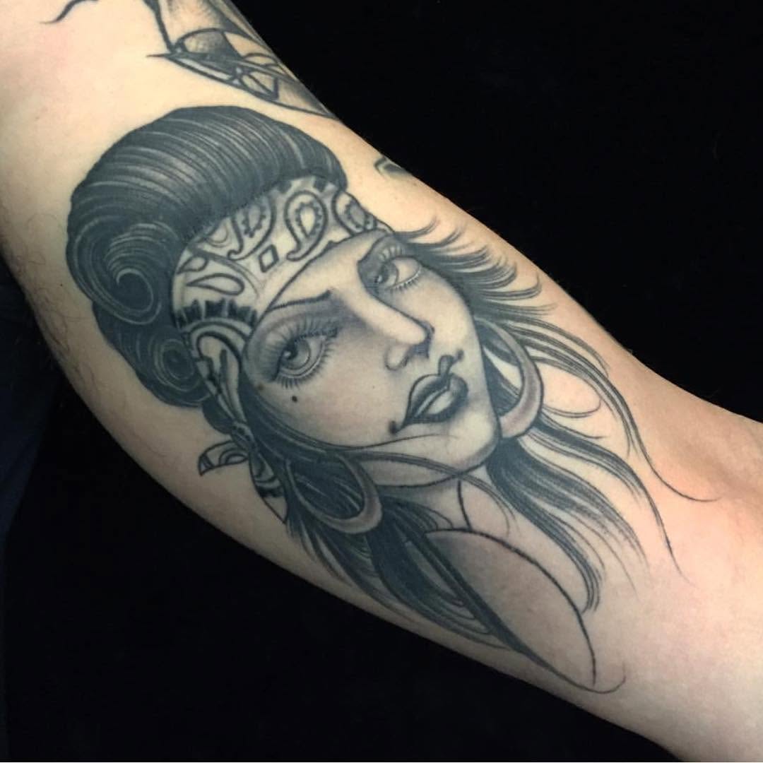 Full Circle Tattoo