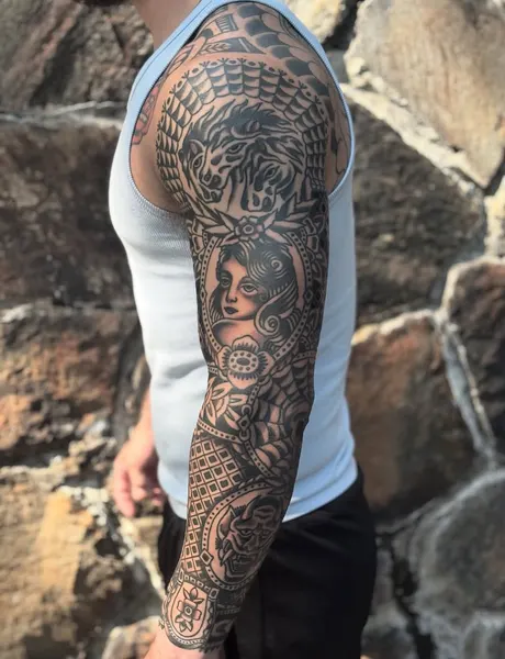 Full Circle Tattoo