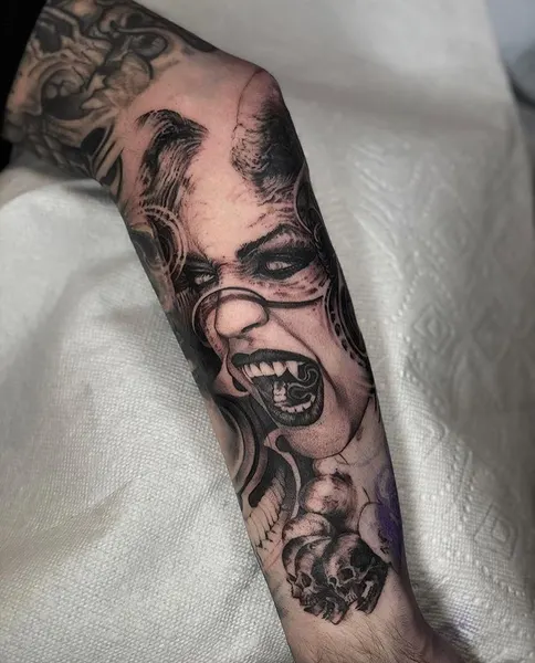 Full Circle Tattoo