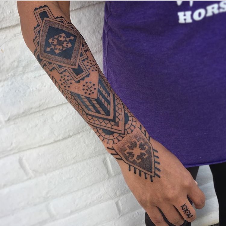 Full Circle Tattoo