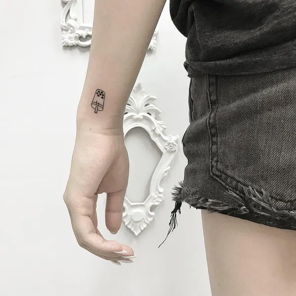 Flower, Lettering