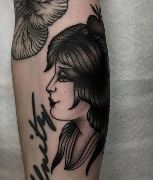 Full Circle Tattoo