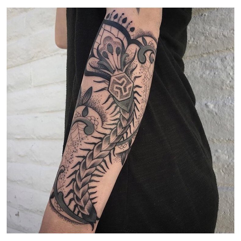 Full Circle Tattoo