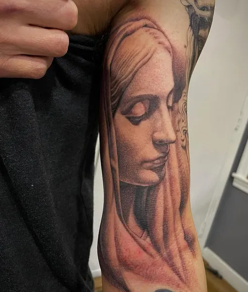 Full Circle Tattoo