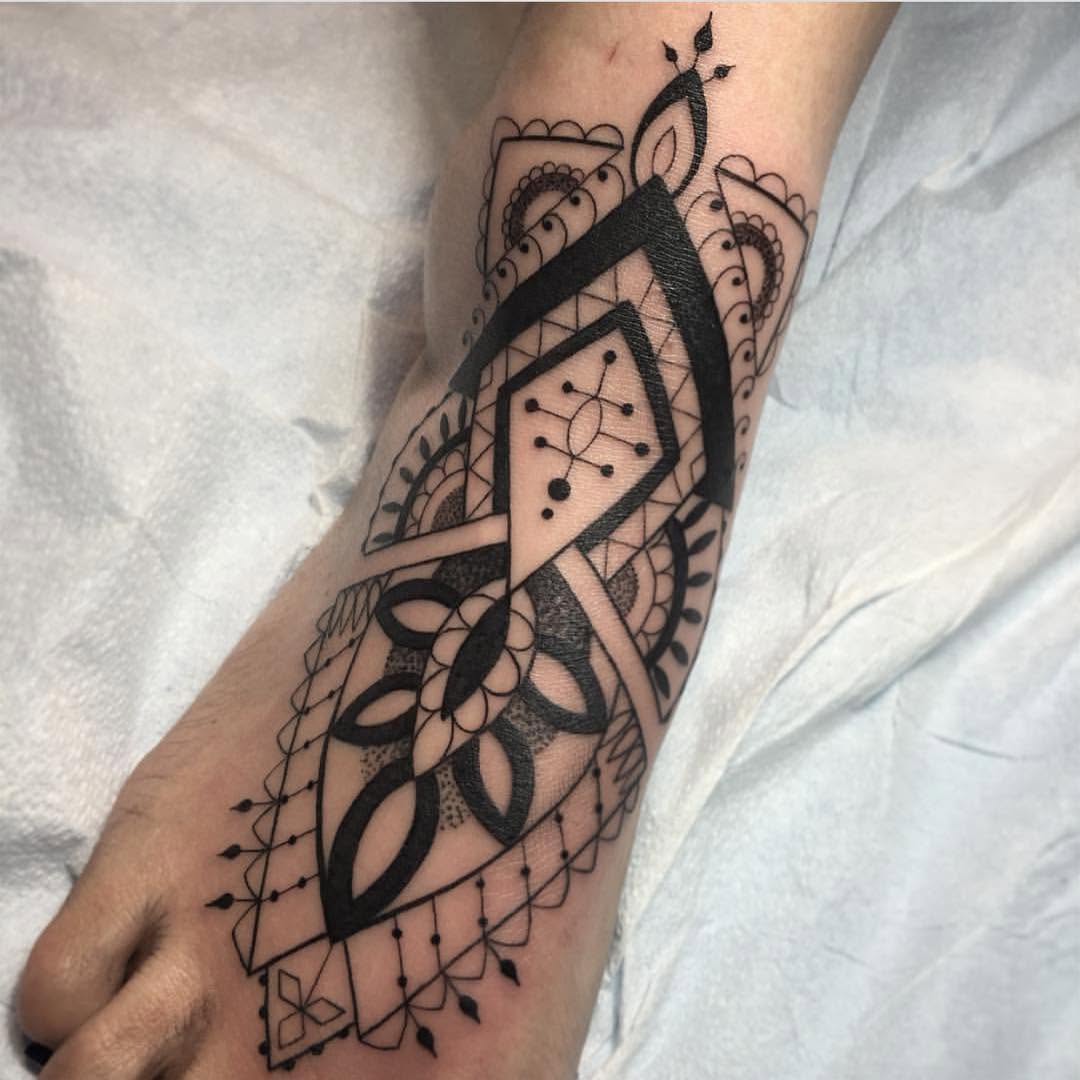 Full Circle Tattoo