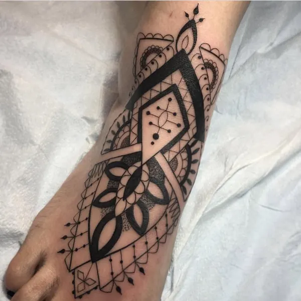 Full Circle Tattoo