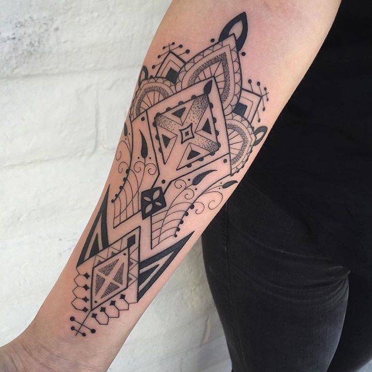 Full Circle Tattoo