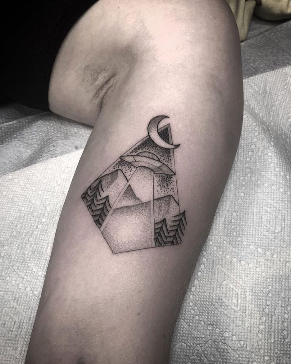 Full Circle Tattoo