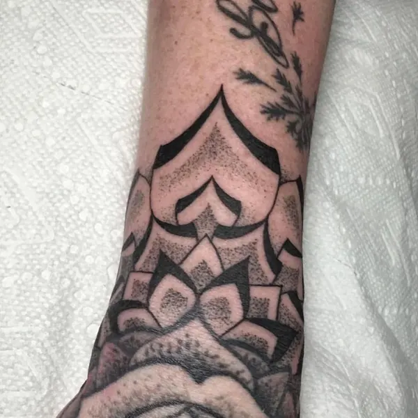 Full Circle Tattoo