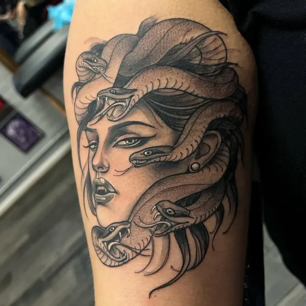 Dragon, 메두사
