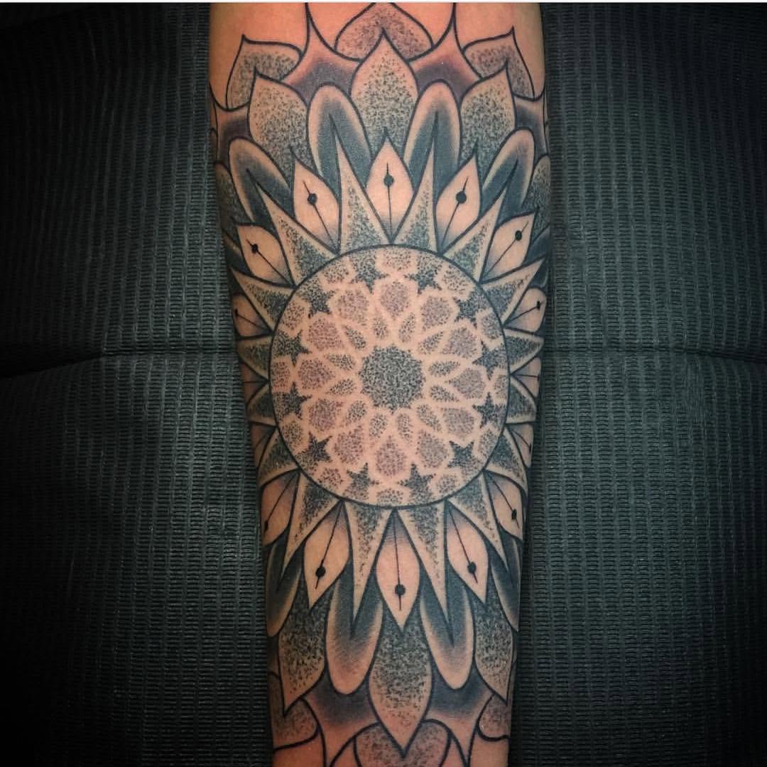 Full Circle Tattoo